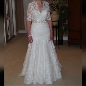 Allure Bridal 8900 ivory lace mermaid wedding gown size 10